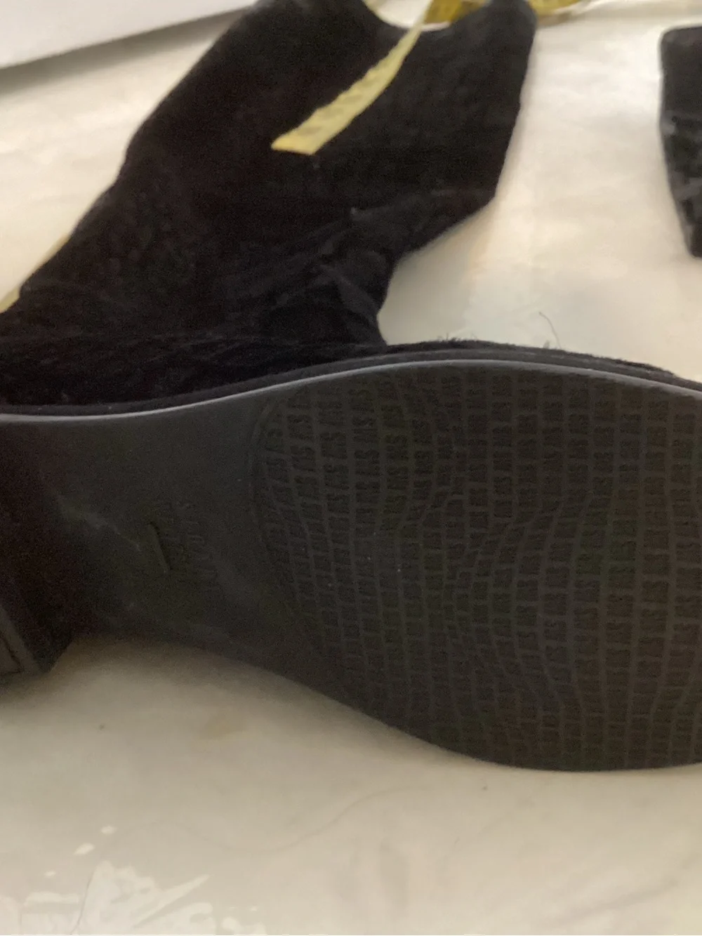 Stuart Weizman croc embossed Nero boots